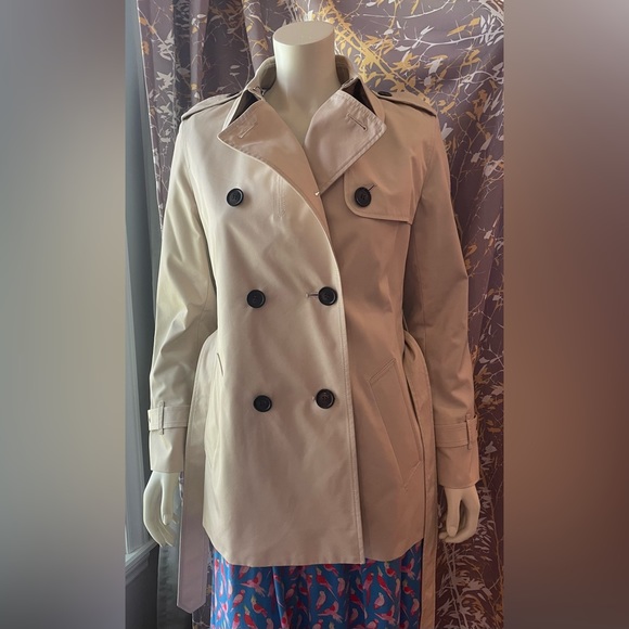 GORGEOUS Coach Short Trench, NWT, Porcelain, Size Medium - Picture 4 of 10